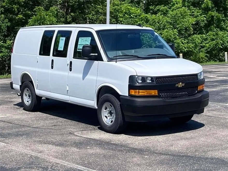 2025 Chevrolet Express Cargo 2500 photo 1