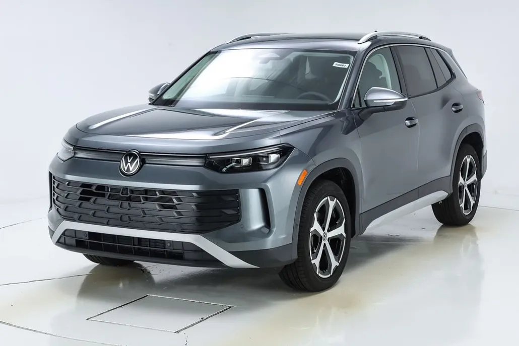 2025 Volkswagen Tiguan SE photo 1