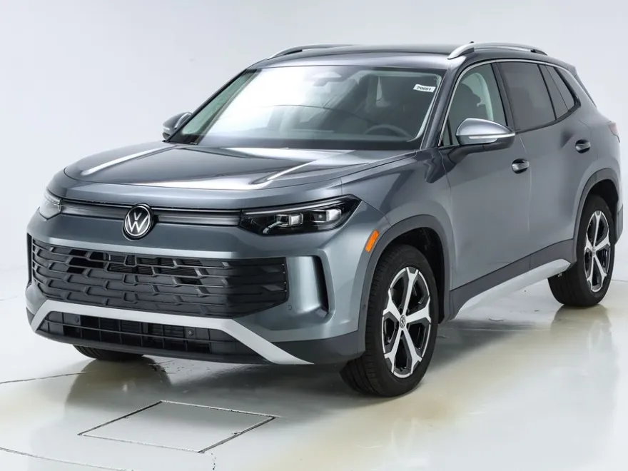 2025 Volkswagen Tiguan SE photo 1