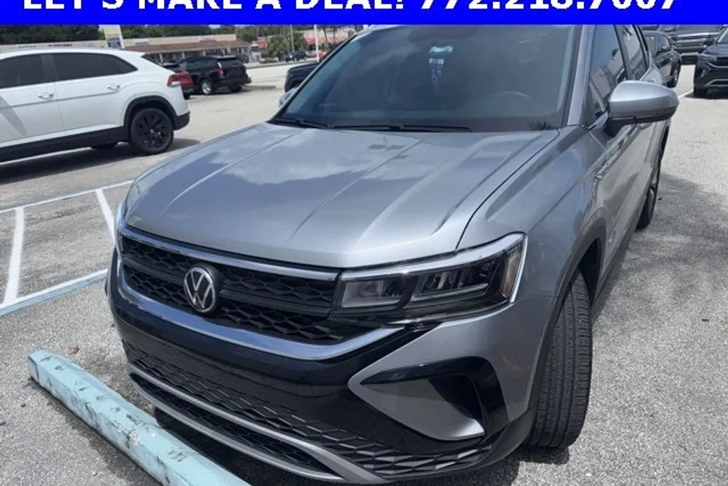 2022 Volkswagen Taos SE photo 1