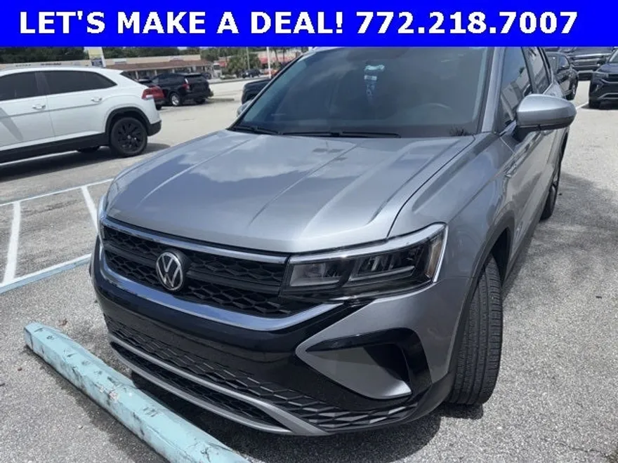 2022 Volkswagen Taos SE photo 1
