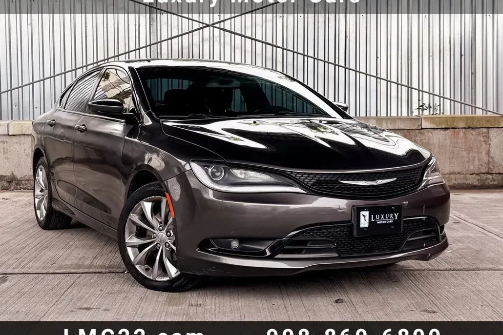 2016 Chrysler 200 S photo 1