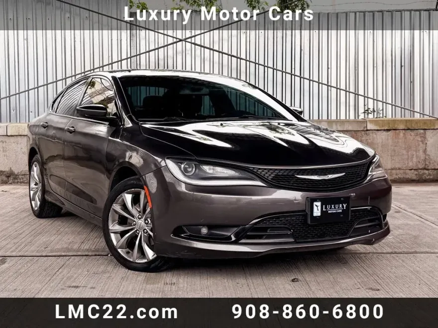 2016 Chrysler 200 S photo 1