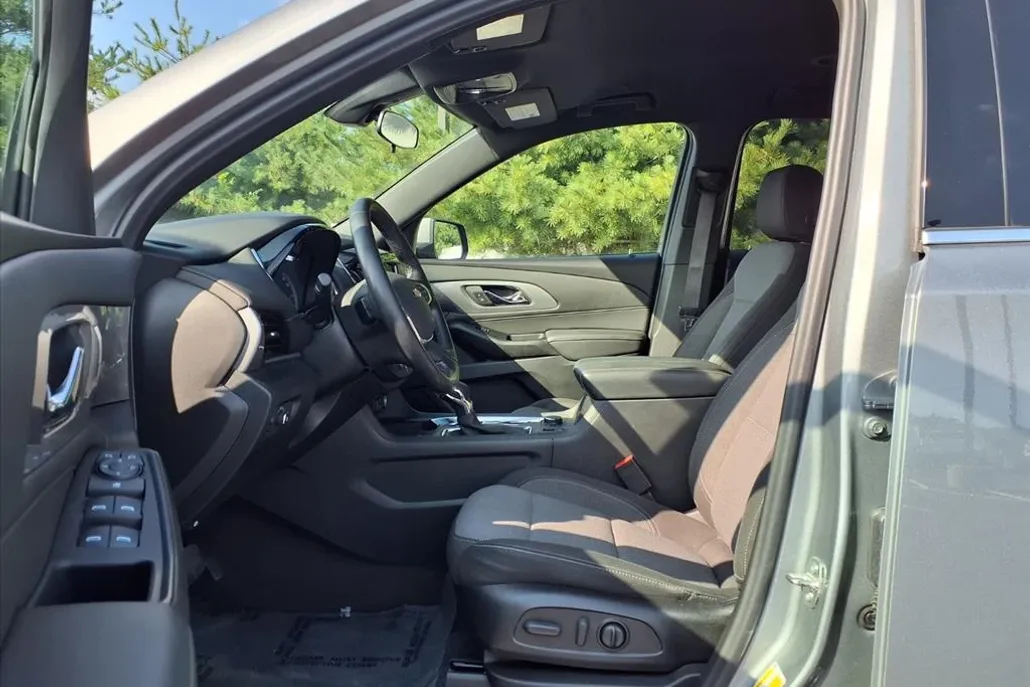 2023 Chevrolet Traverse Cloth photo 1