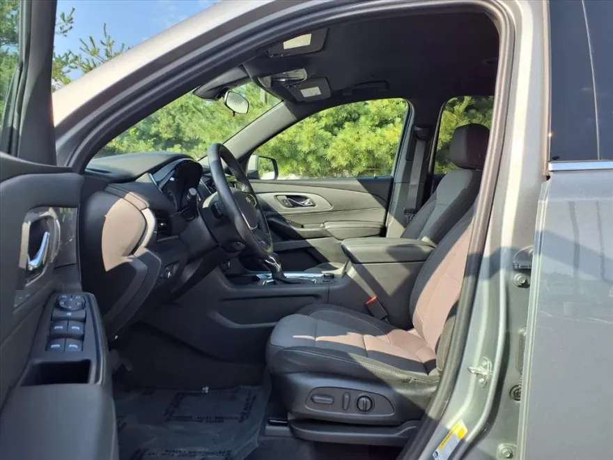 2023 Chevrolet Traverse Cloth photo 1
