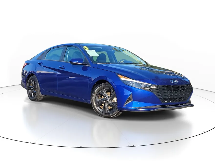2023 Hyundai Elantra SEL photo 1
