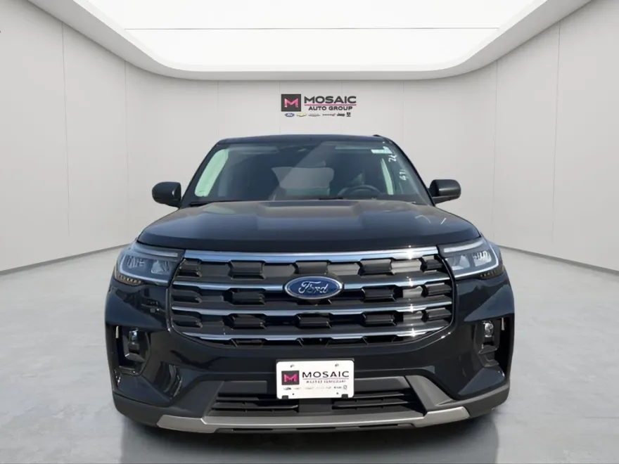 2025 Ford Explorer photo 1