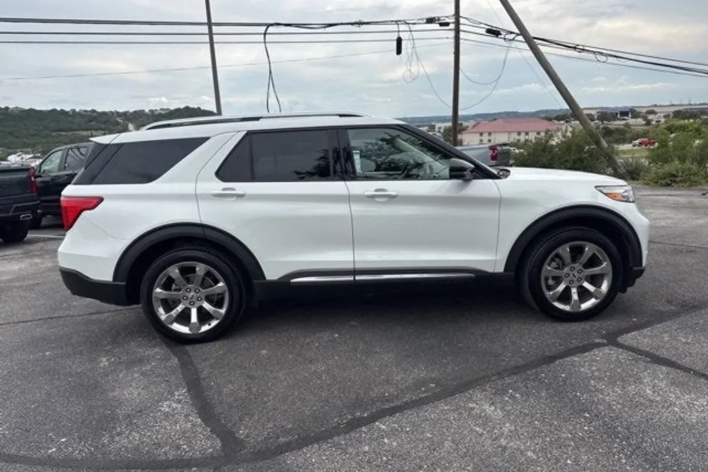 2020 Ford Explorer Platinum photo 1