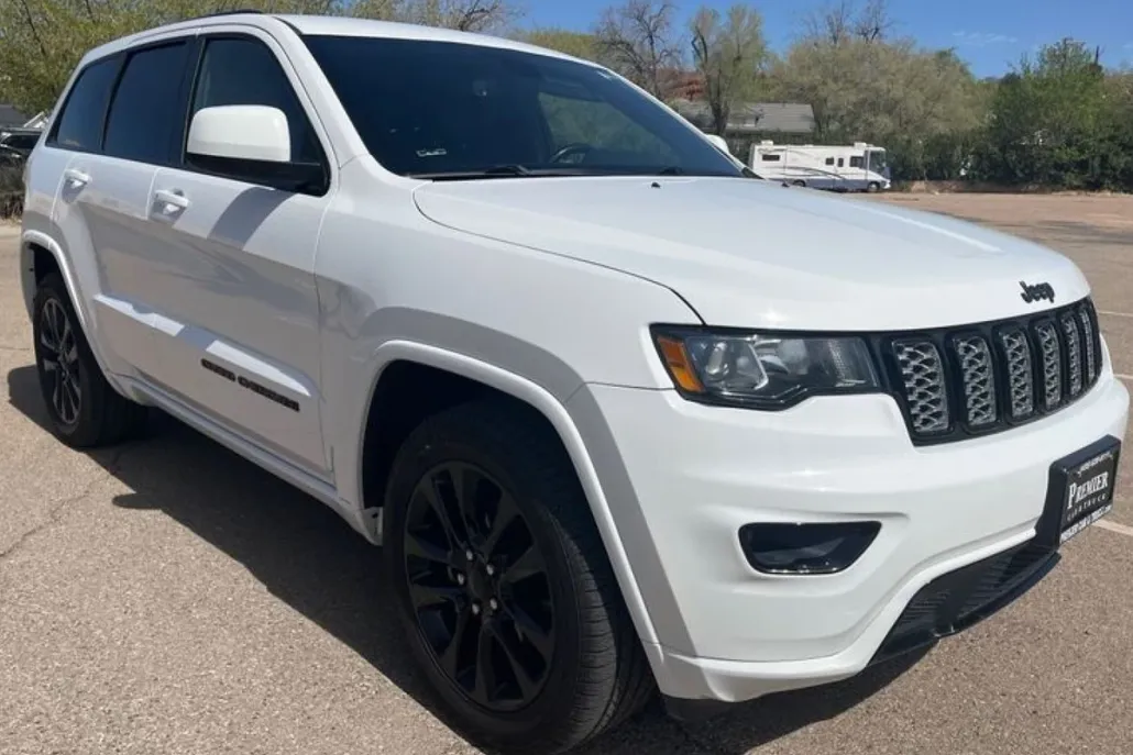 2018 Jeep Grand Cherokee Altitude photo 1