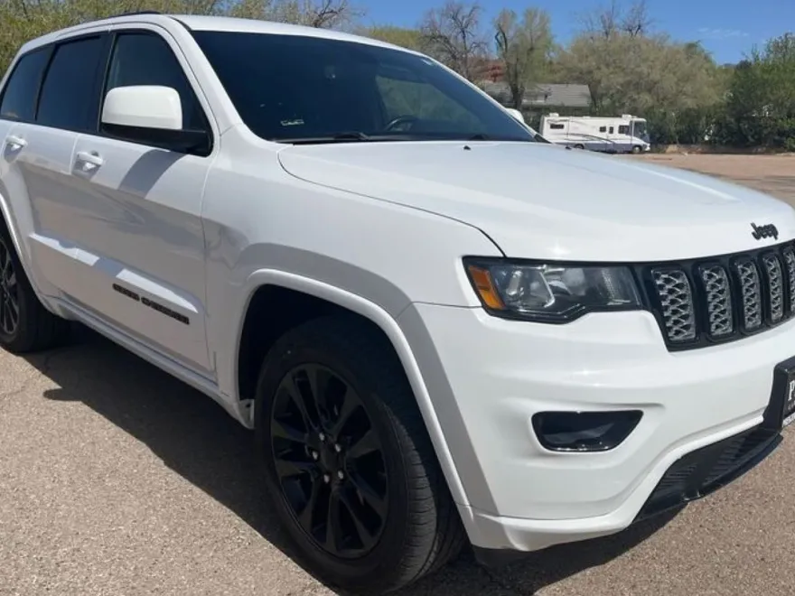 2018 Jeep Grand Cherokee Altitude photo 1