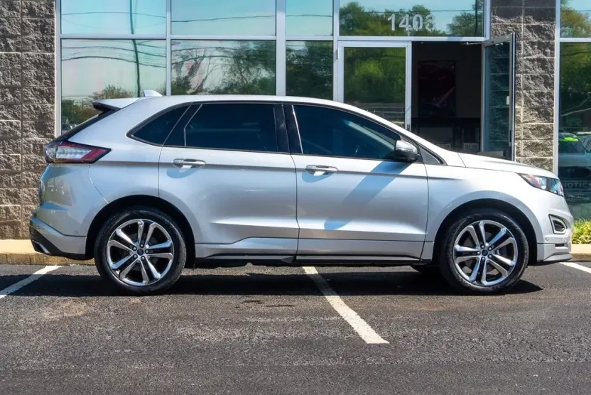 2015 Ford Edge Sport photo 1