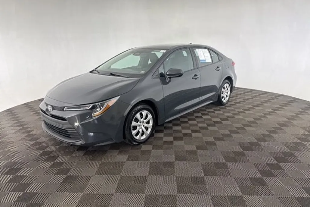 2024 Toyota Corolla LE photo 1