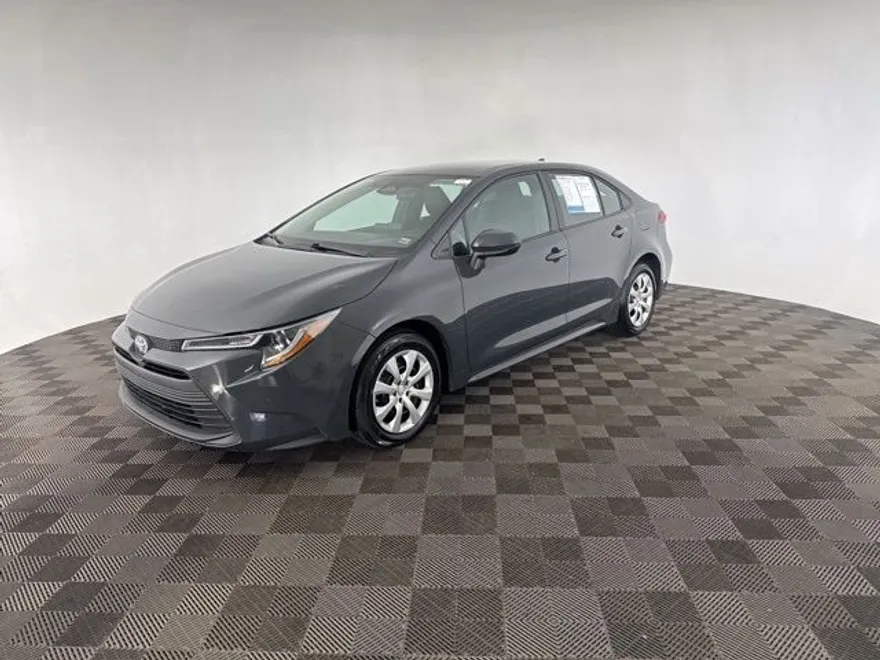 2024 Toyota Corolla LE photo 1