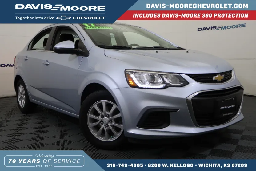 2017 Chevrolet Sonic LT photo 1