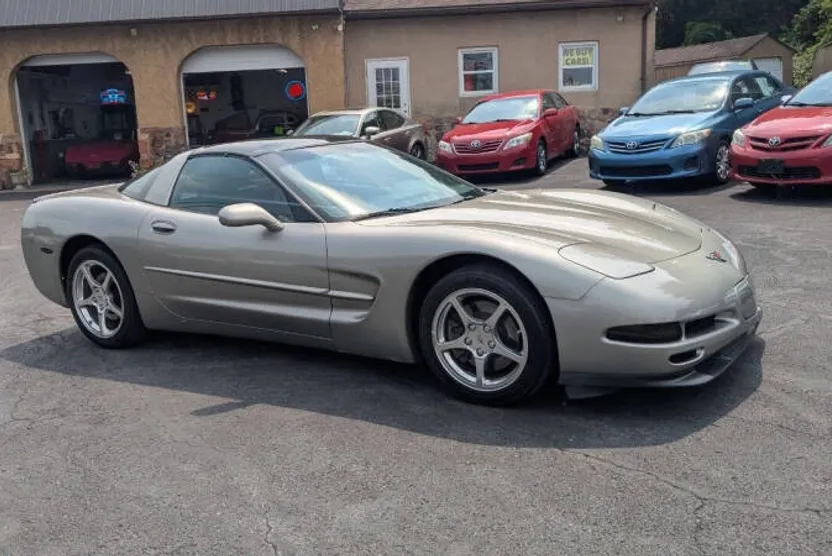 2001 Chevrolet Corvette photo 1