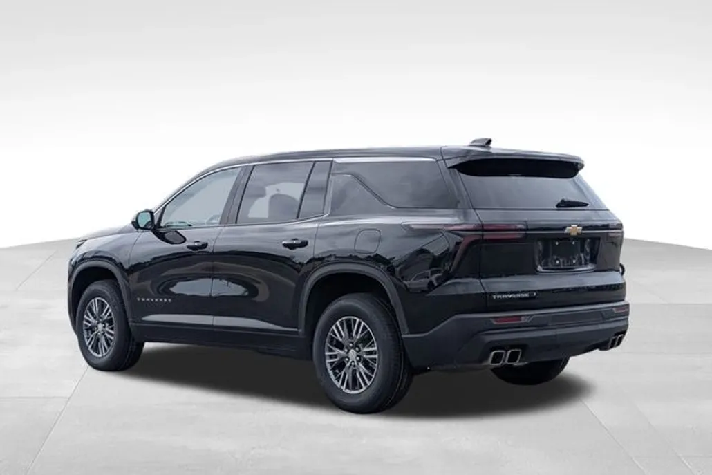 2024 Chevrolet Traverse LS photo 1