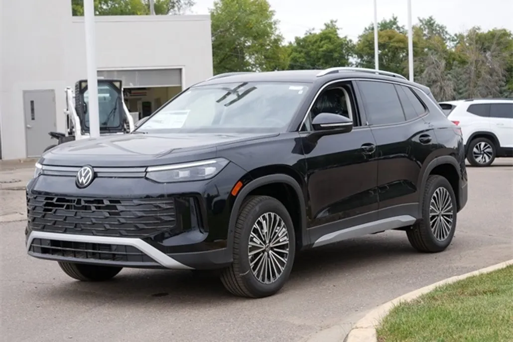 2025 Volkswagen Tiguan S photo 1