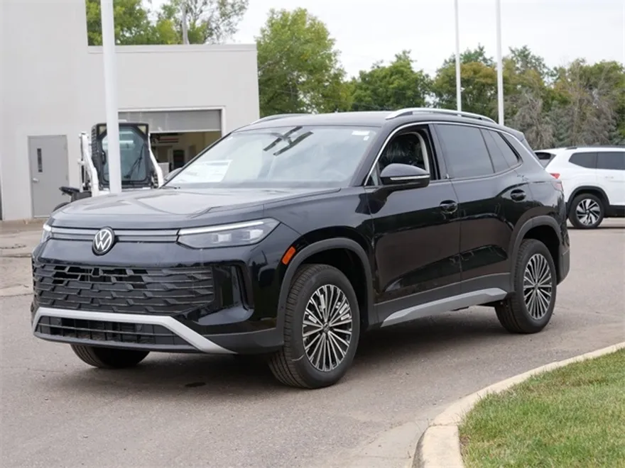 2025 Volkswagen Tiguan S photo 1