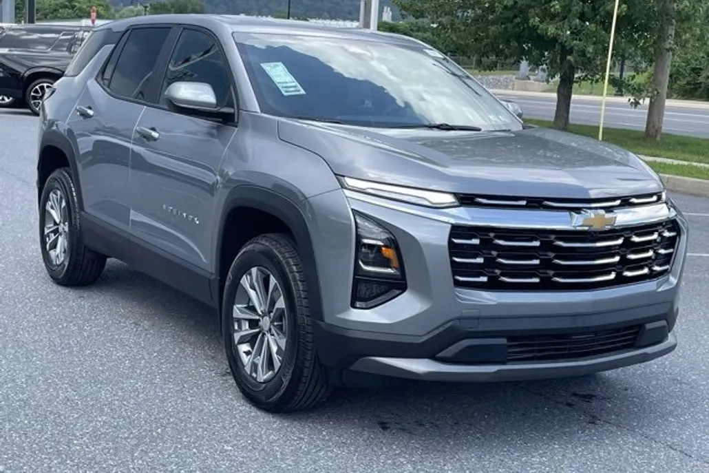 2026 Chevrolet Equinox LT photo 1