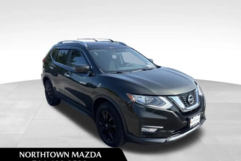 2017 Nissan Rogue SV photo 1