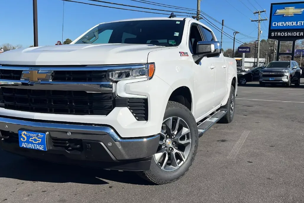 2025 Chevrolet Silverado 1500 LT photo 1