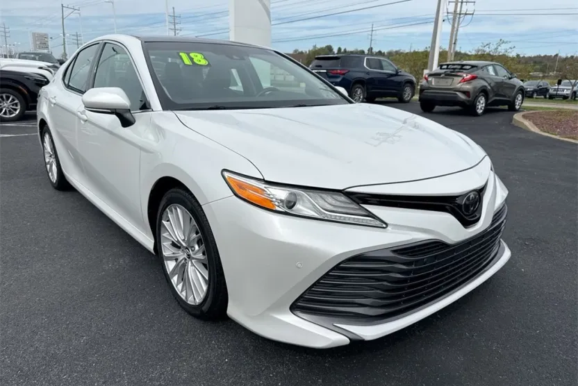 2018 Toyota Camry XLE photo 1