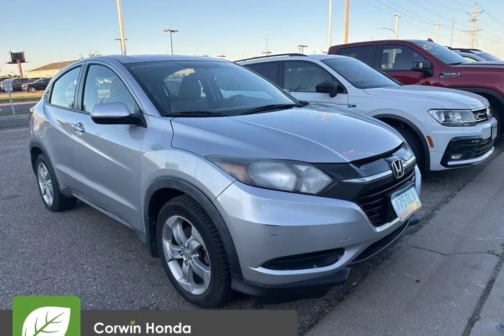 2016 Honda HR-V LX photo 1