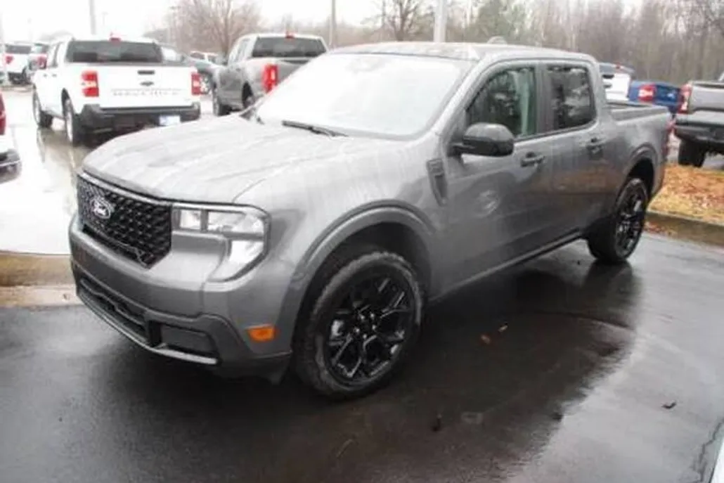 2025 Ford Maverick XLT photo 1