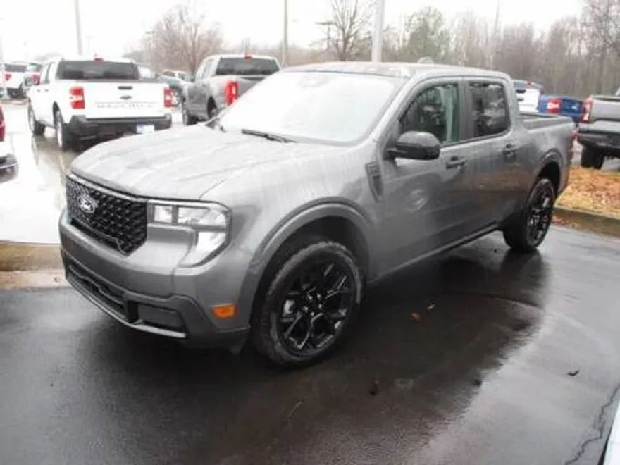 2025 Ford Maverick XLT photo 1