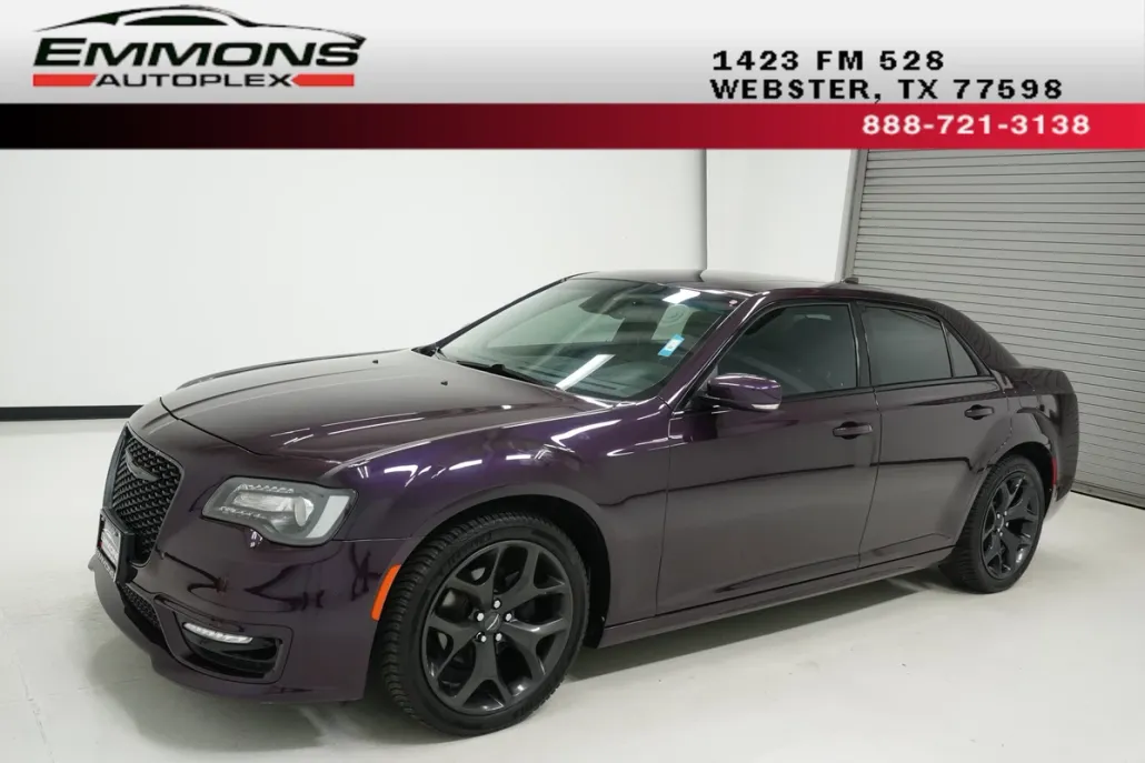2021 Chrysler 300 Touring L photo 1
