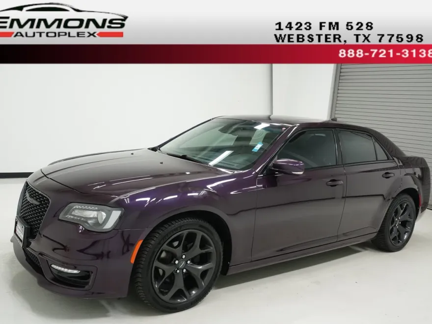 2021 Chrysler 300 Touring L photo 1