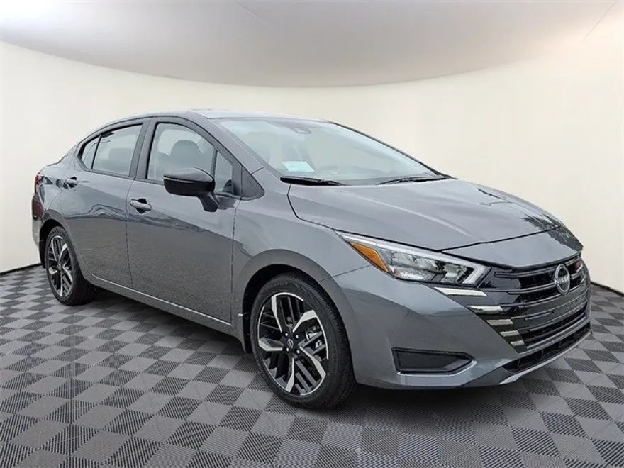 2025 Nissan Versa 1.6 SR photo 1