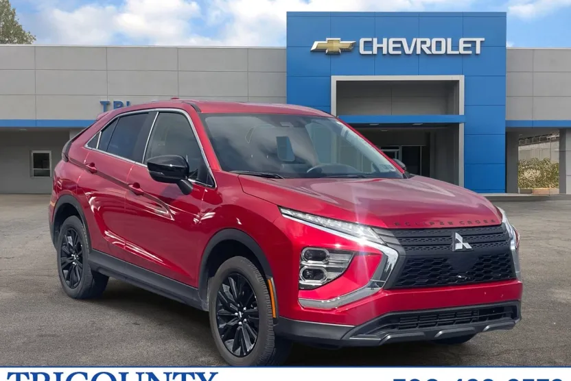 2024 Mitsubishi Eclipse Cross LE photo 1