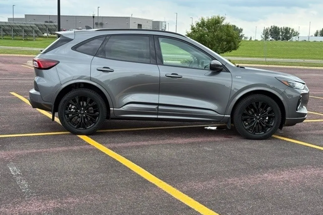 2023 Ford Escape ST-Line Elite photo 1