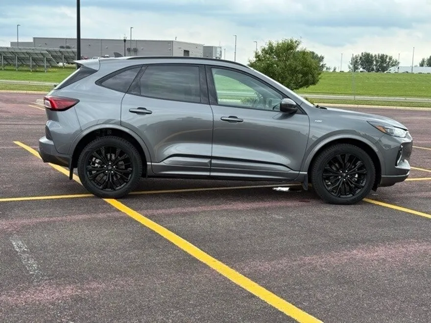 2023 Ford Escape ST-Line Elite photo 1