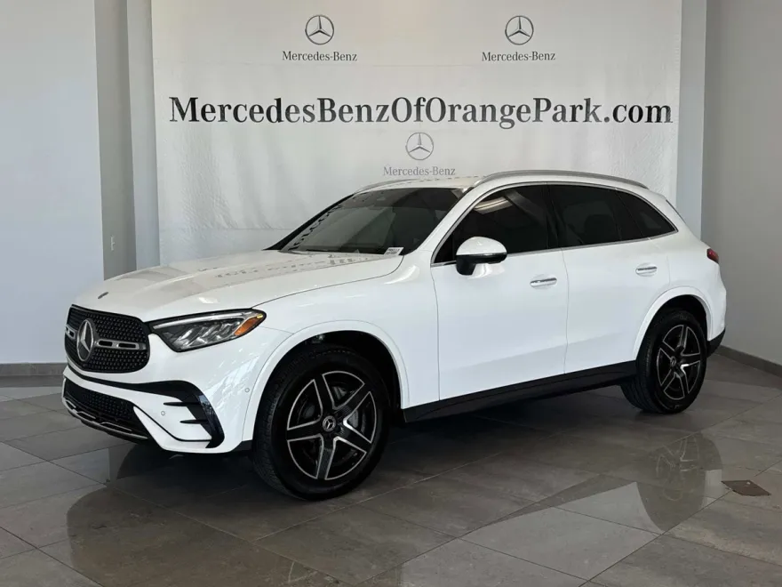 2024 Mercedes Benz GLC 300 4MATIC photo 1