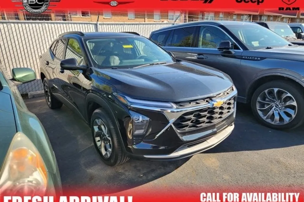 2024 Chevrolet Trax LT photo 1