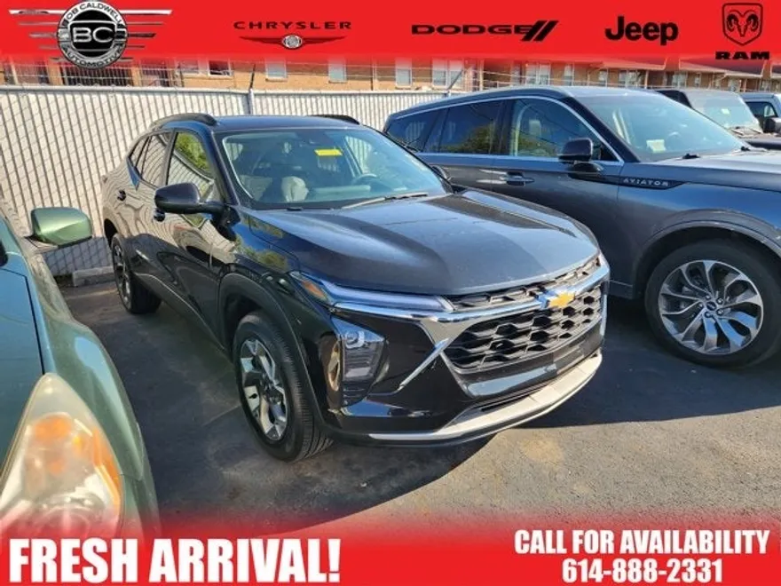 2024 Chevrolet Trax LT photo 1