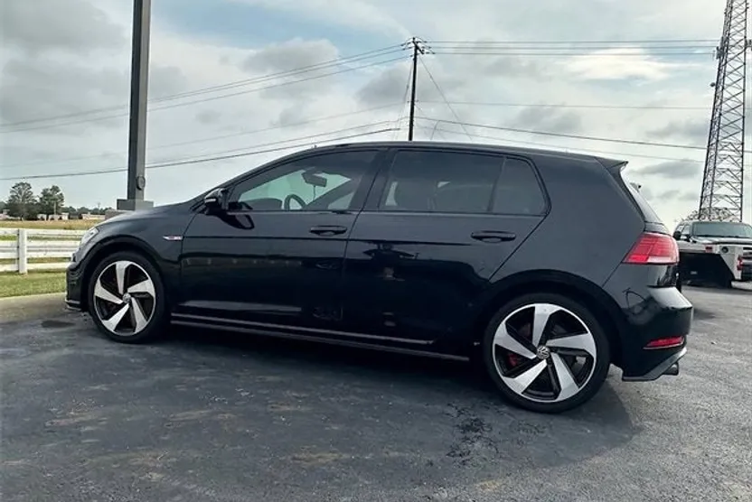 2019 Volkswagen Golf GTI Base photo 1