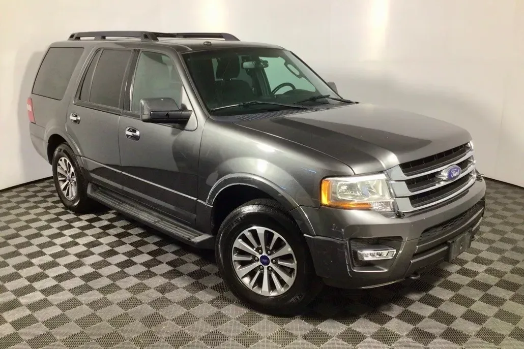 2017 Ford Expedition XLT photo 1