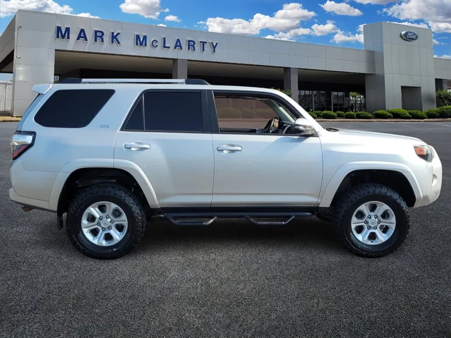 2020 Toyota 4Runner SR5 4WD photo 1