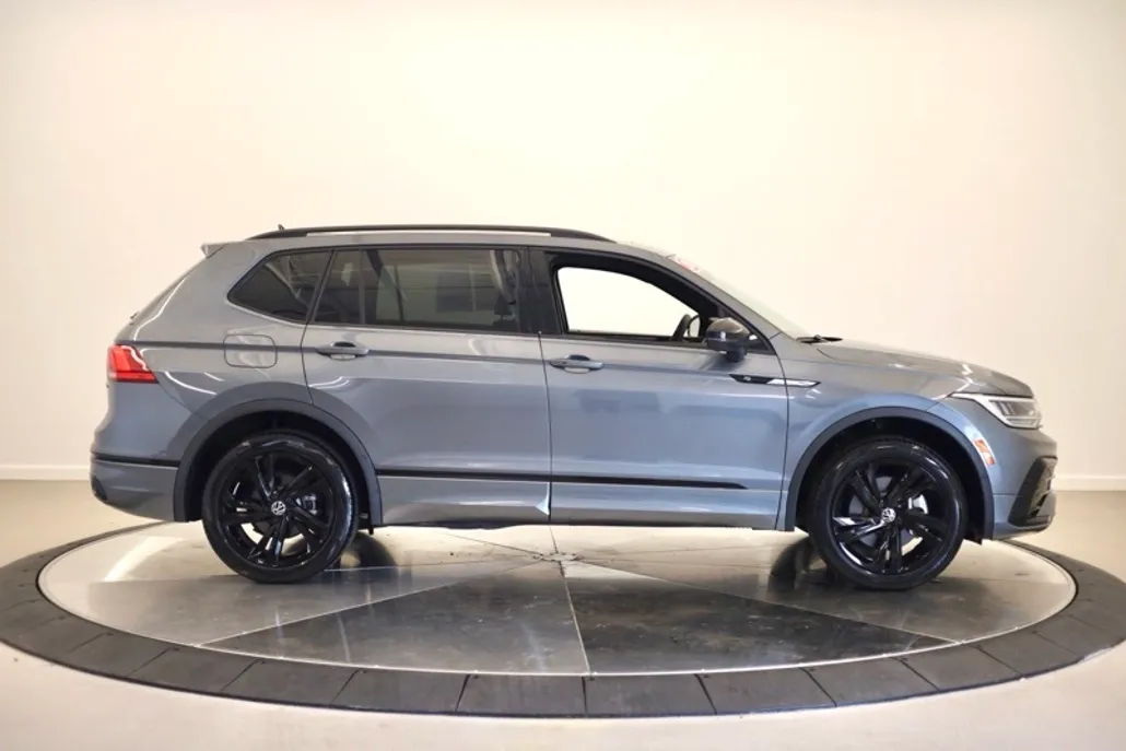 2024 Volkswagen Tiguan SE R-Line Black photo 1