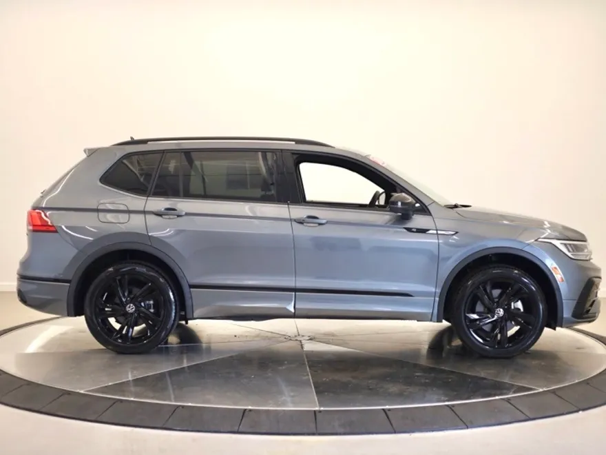 2024 Volkswagen Tiguan SE R-Line Black photo 1