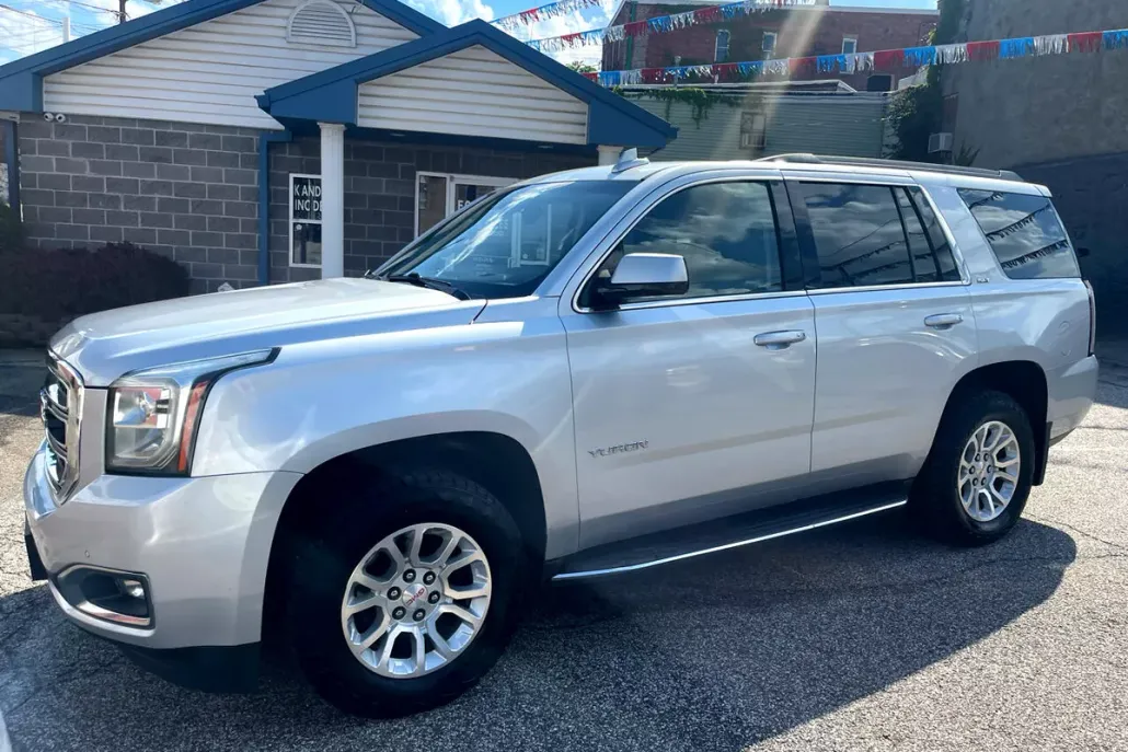 2017 Gmc Yukon SLT photo 1