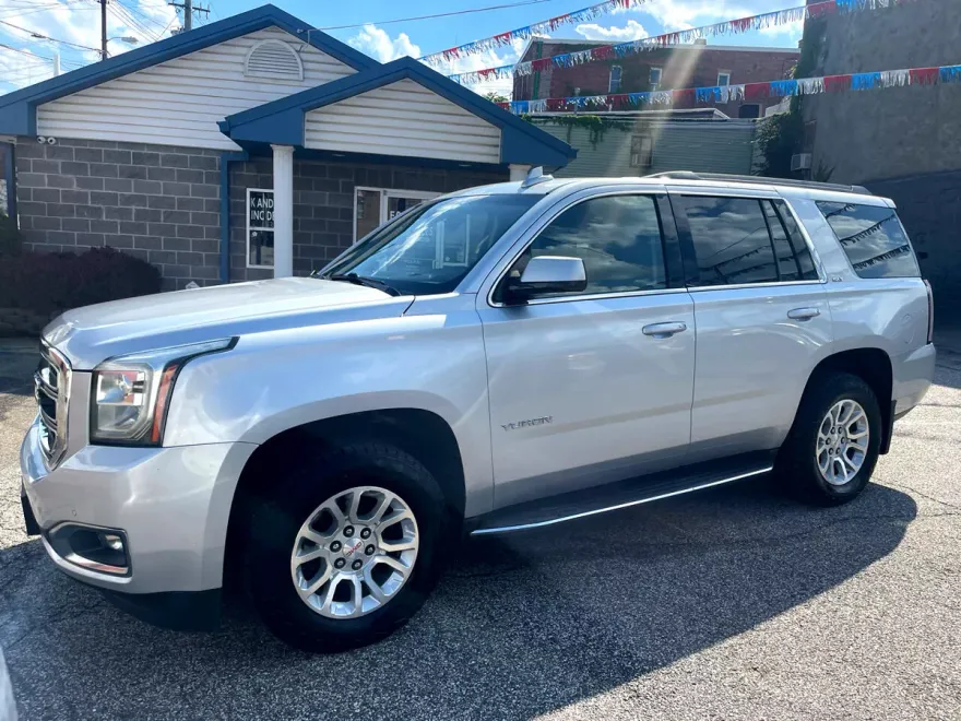 2017 Gmc Yukon SLT photo 1