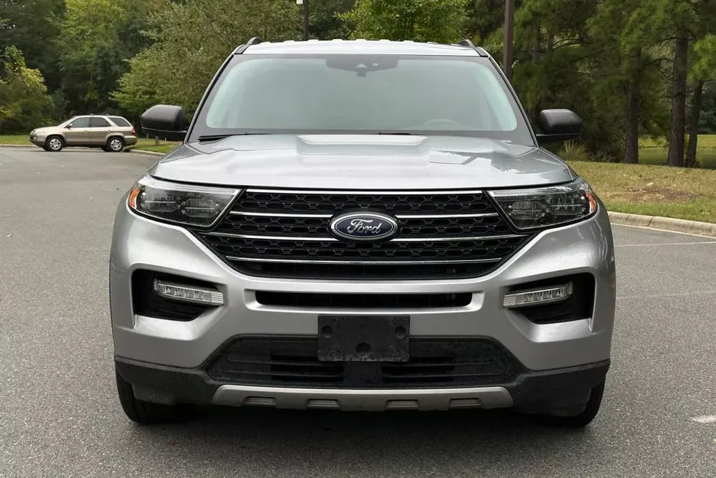 2024 Ford Explorer XLT photo 1