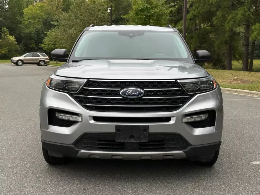 2024 Ford Explorer XLT photo 1