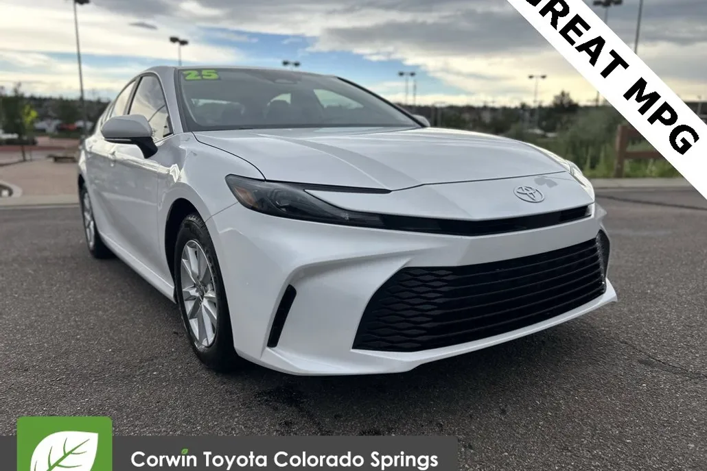 2025 Toyota Camry LE photo 1