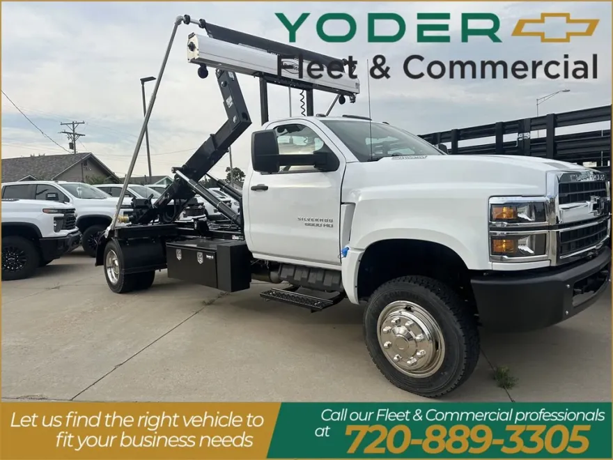 2023 Chevrolet Silverado 6500HD Work Truck photo 1