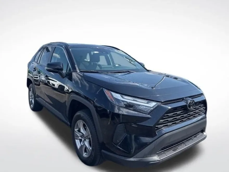 2023 Toyota RAV4 XLE photo 1